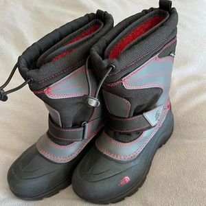 North Face Boys Snow boots Size 1